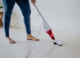Mycie podłóg parownicą: które rodzaje posadzek można czyścić gorącą parą bez ryzyka? Mycie podłóg parownicą: które rodzaje posadzek można czyścić gorącą parą bez ryzyka?